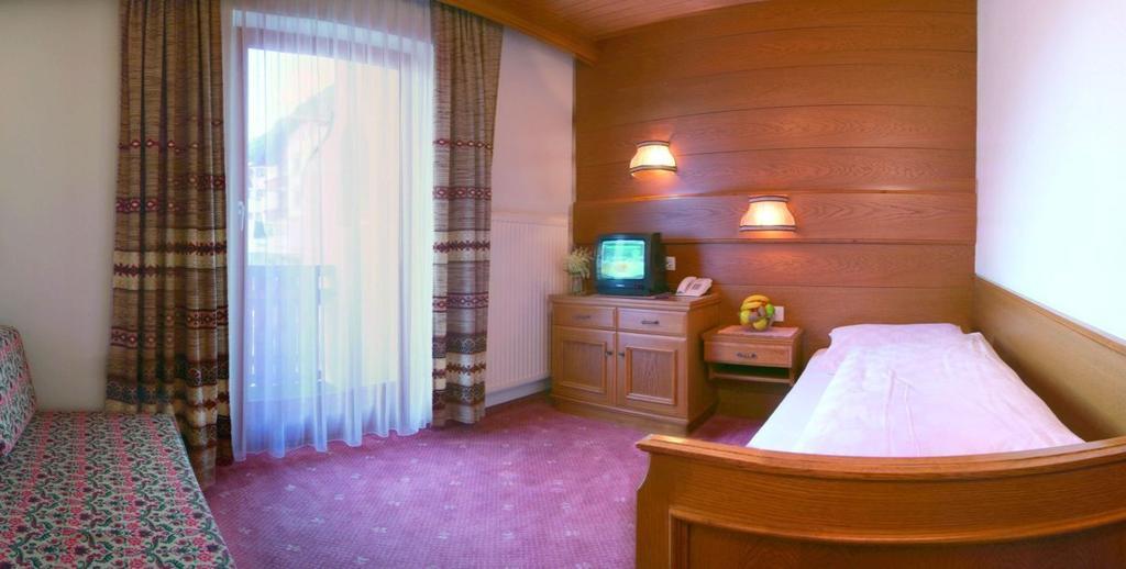 Hotel Garni Val-Sinestra Ischgl Rum bild